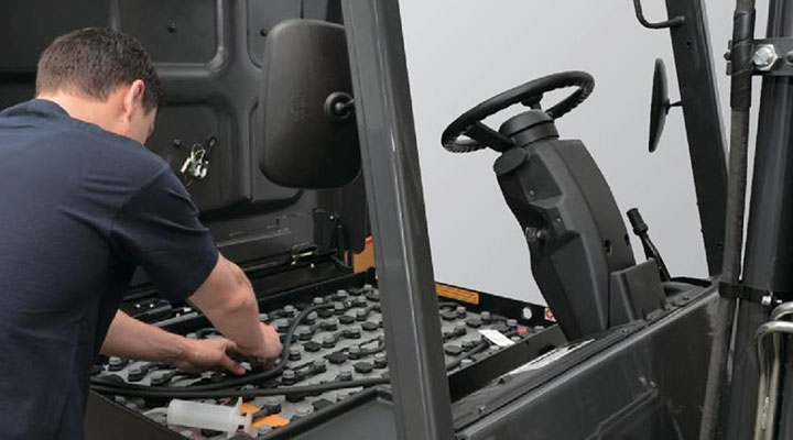 5 top tips to maximise forklift battery life
