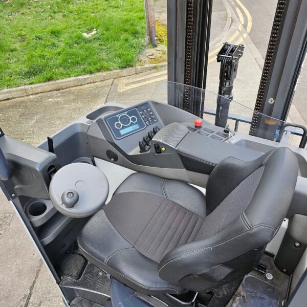 1.4 Ton Electric-Powered Reach Truck