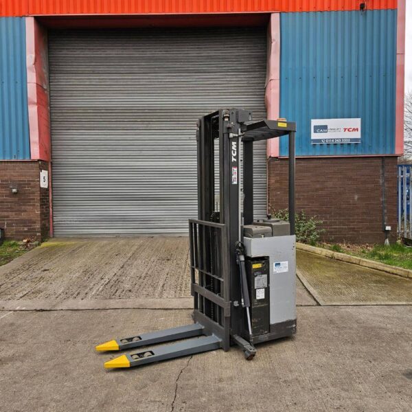 1.6 Ton Electric Stand-In Stacker