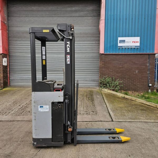 1.6 Ton Electric Stand-In Stacker