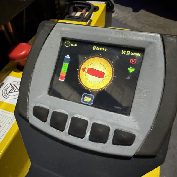 Combi-WR Pedestrian Reach Stacker