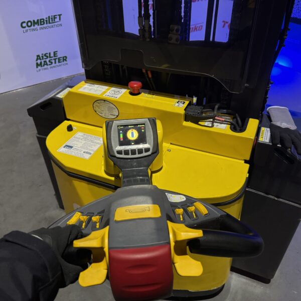 Combi-WR Pedestrian Reach Stacker