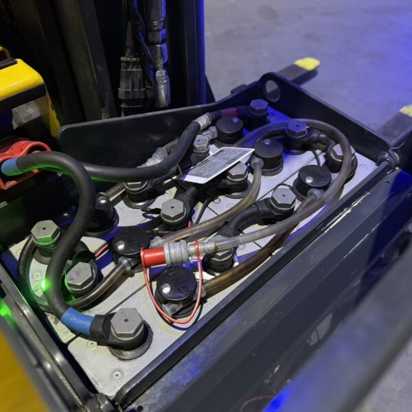 Combi-WR Pedestrian Reach Stacker